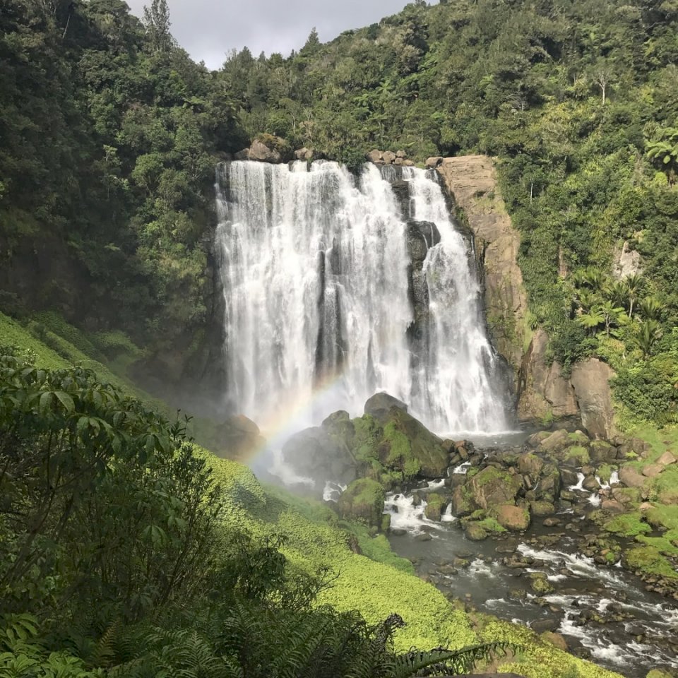 Wodospad w Te Anga, puzzle online