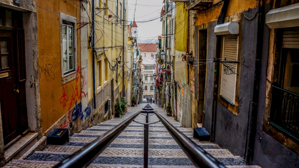 Schody w alei lizbońskiej puzzle online