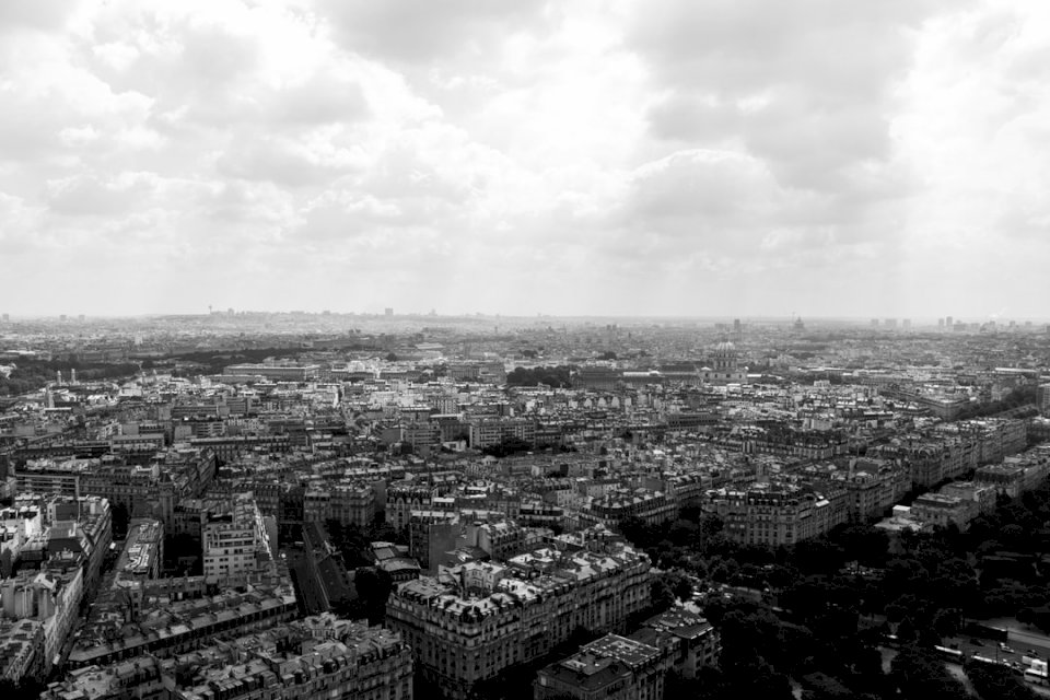 Pejzaż zachmurzony Paryż puzzle online