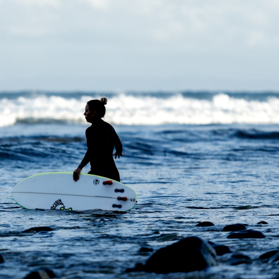 Surfer Malibu na morzu puzzle online