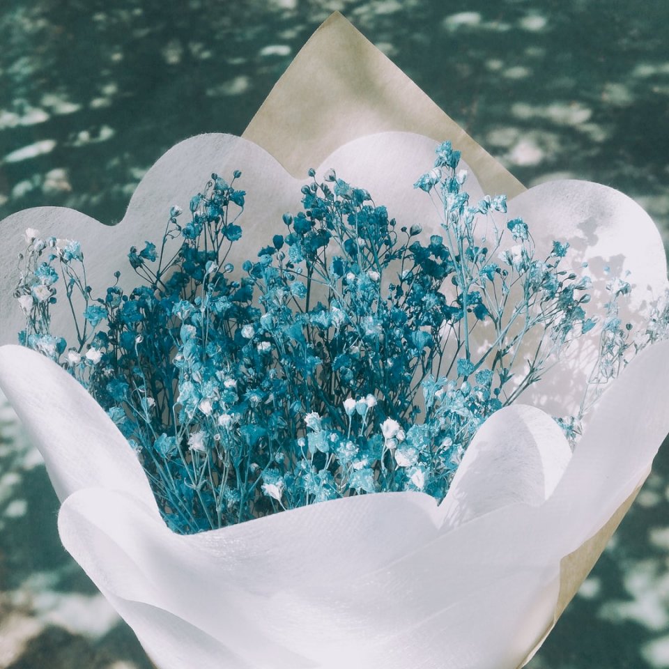 Biały kwiatowy bukiet w puzzle online