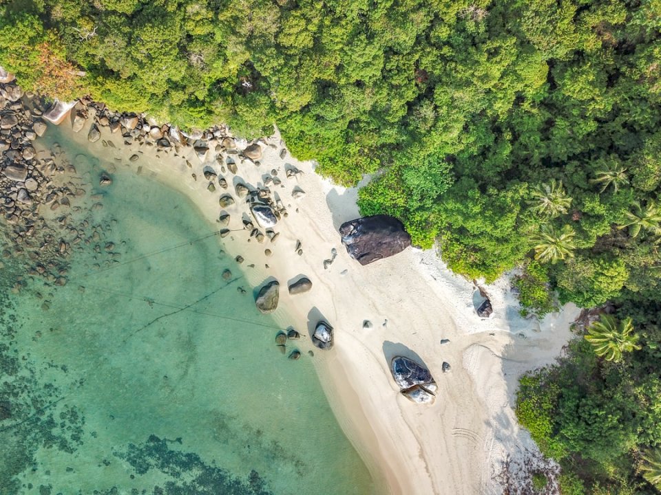 Prywatna plaża na wyspie Adang puzzle online