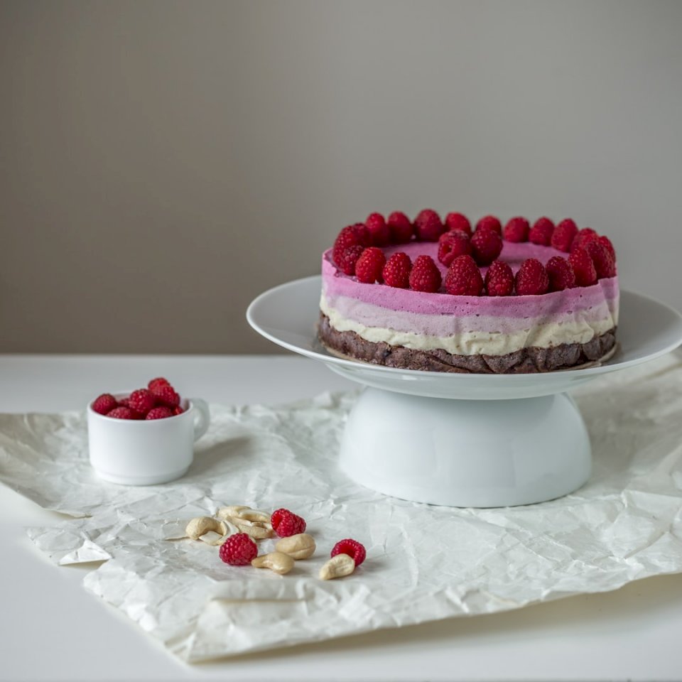 Cashew cake with raspberry online puzzle