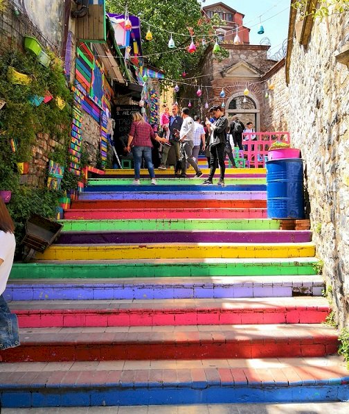 Kolorowe schody. puzzle online