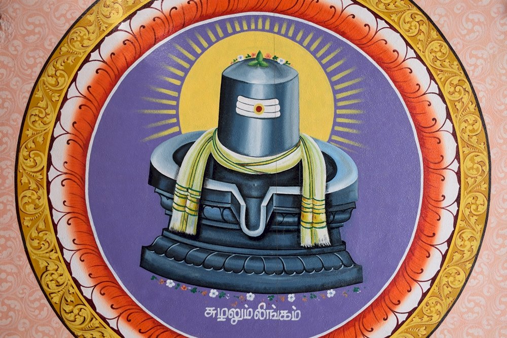 Shiva namalowany na dachu świątyni puzzle online