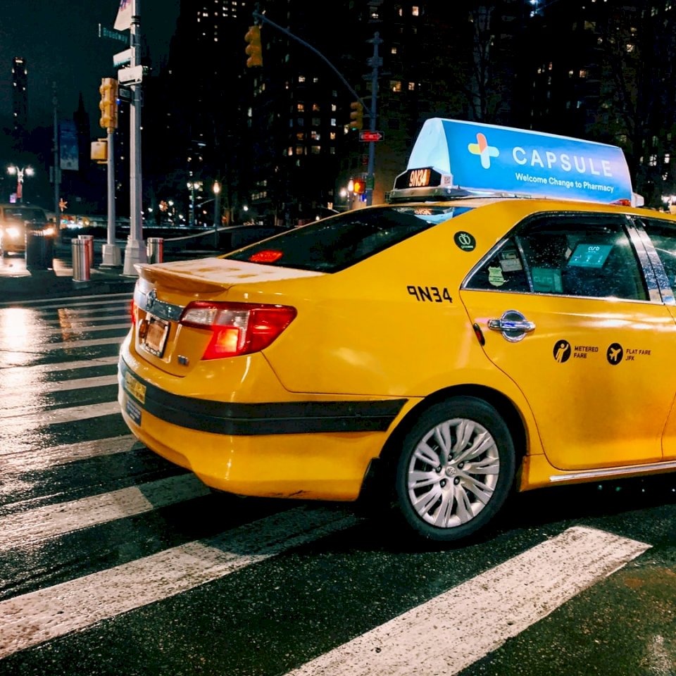 Żółta taksówka w Columbus puzzle online