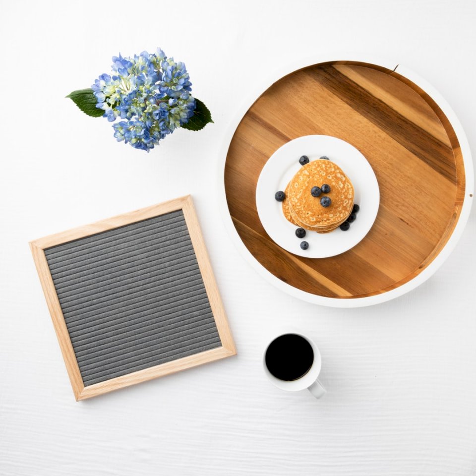 Śniadanie i tablica reklamowa puzzle online
