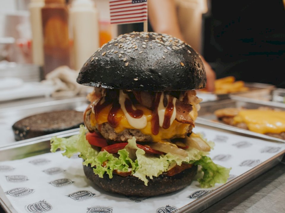 America Burger z The Black puzzle online