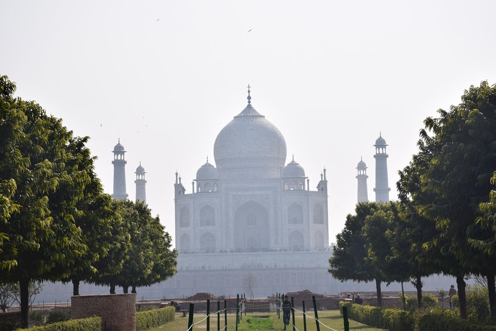 Taj Mahal z ogrodów puzzle online