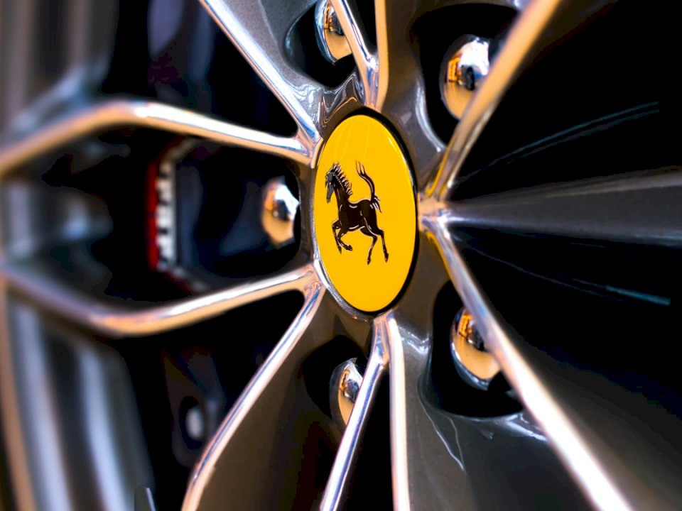 Zbliżenie Ferrari Wheel z puzzle online