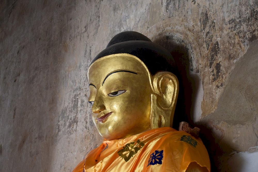 Budda w Bagan Myanmar puzzle online