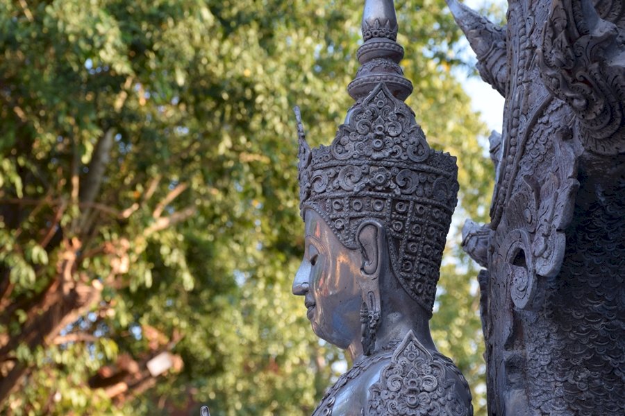 Buddha w Chiang Mai Tajlandia puzzle online