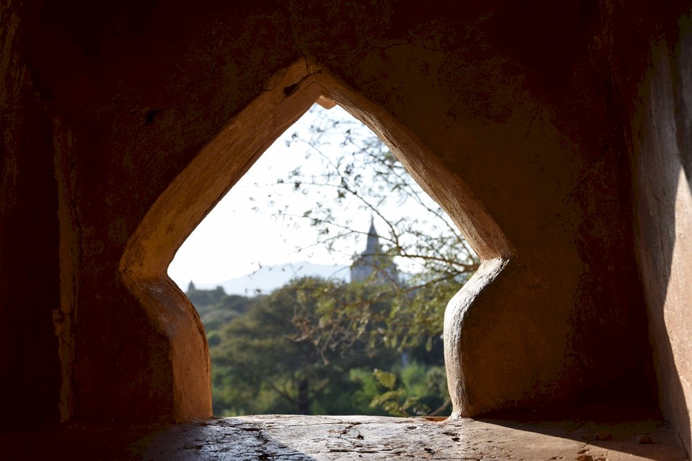 Blick auf Bagan aus dem Fenster Online-Puzzle