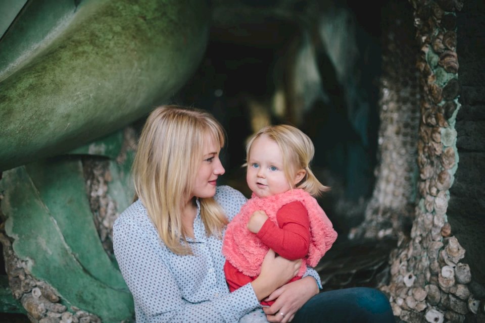 Blond matka i dziecko puzzle online