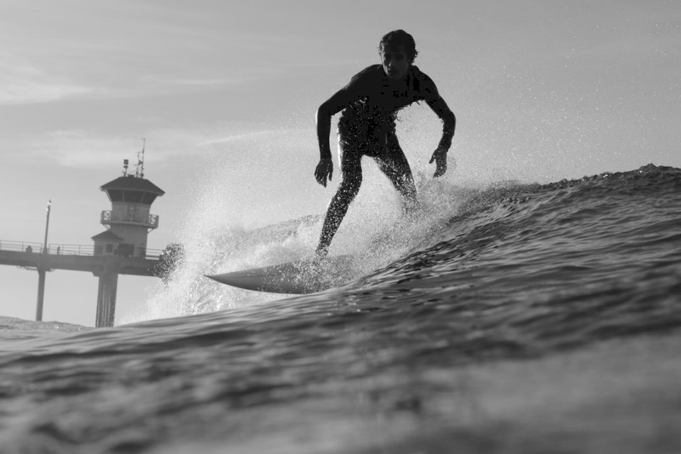 Surfer Huntington Beach puzzle online