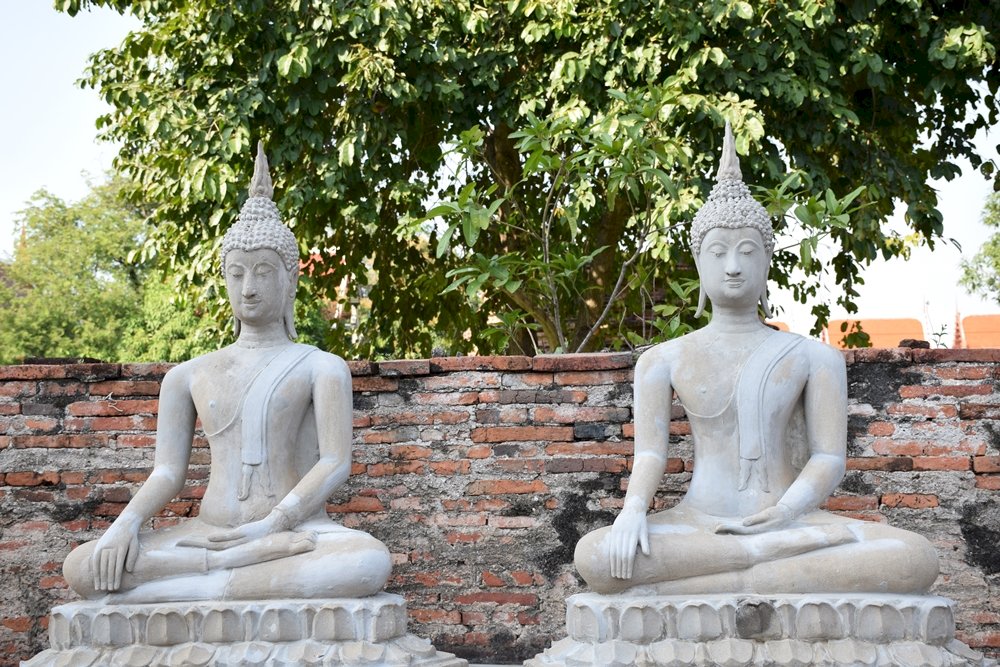 Buddowie w Ayutthaya w Tajlandii puzzle online