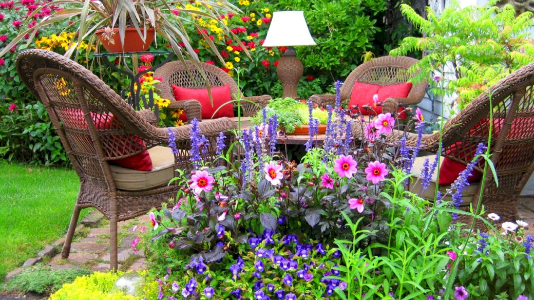 Ogród,kwiaty,fotele puzzle online