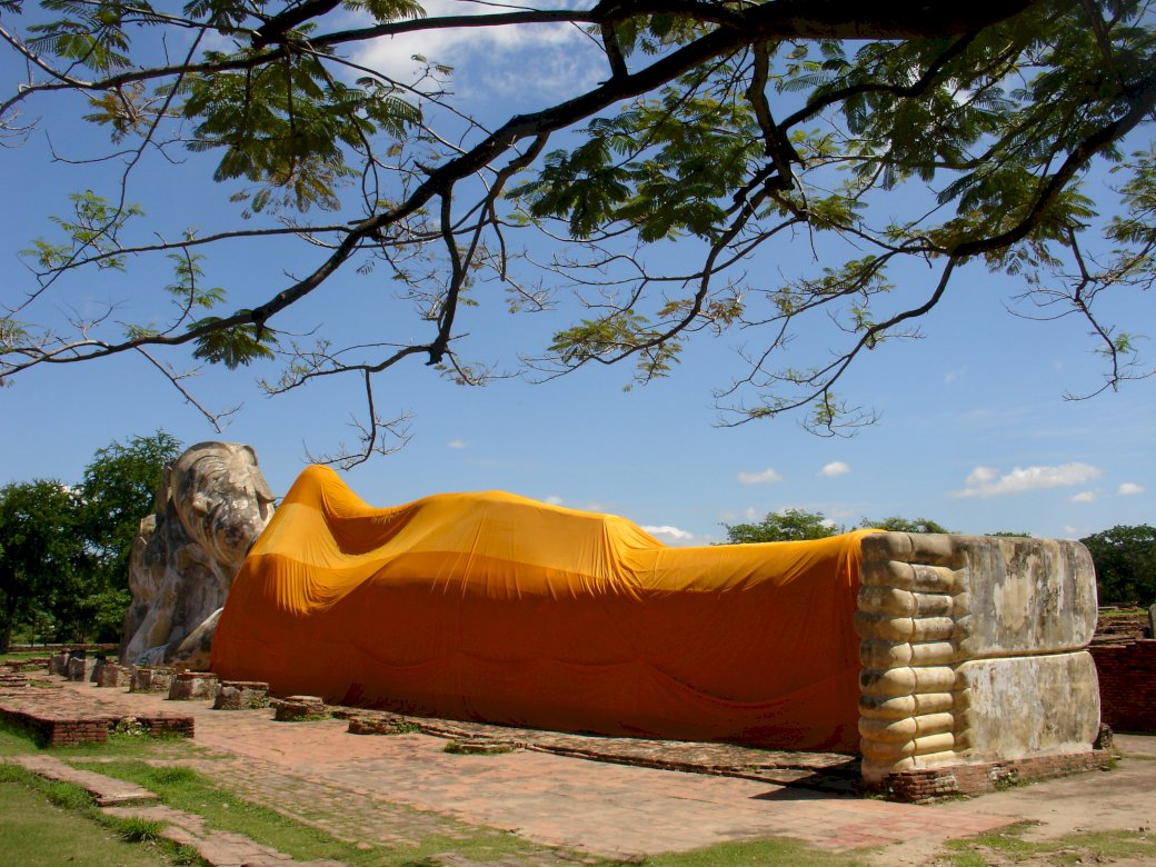 Budda leżący w Ayutthaya puzzle online