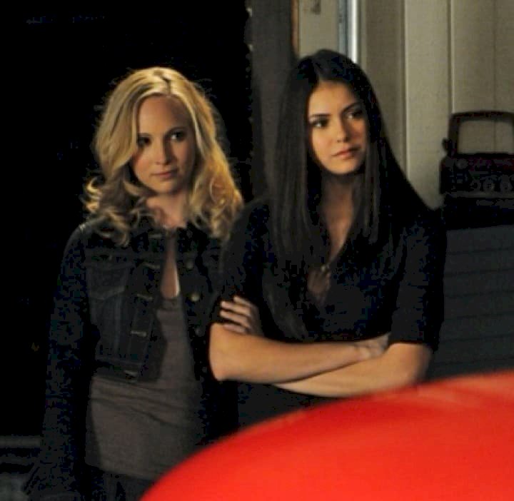 Elena i Caroline puzzle online