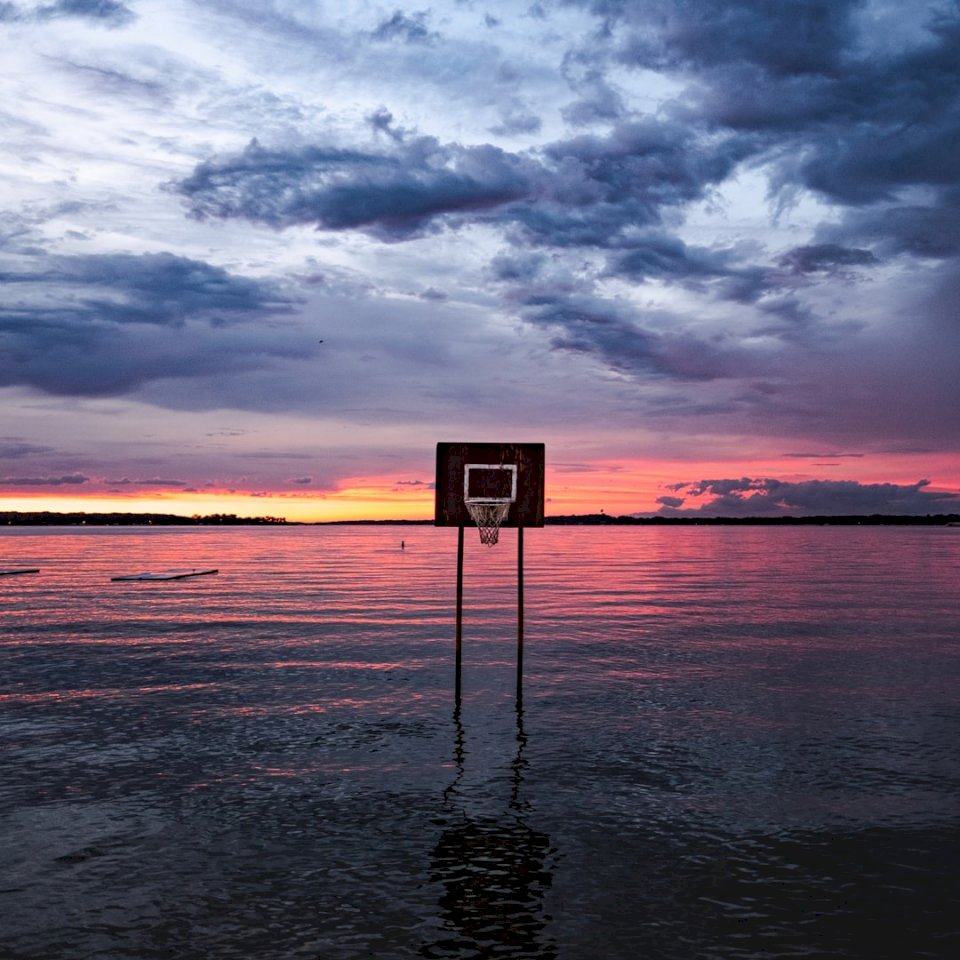 Zachód słońca nad jeziorem Okoboji w Iowa puzzle online