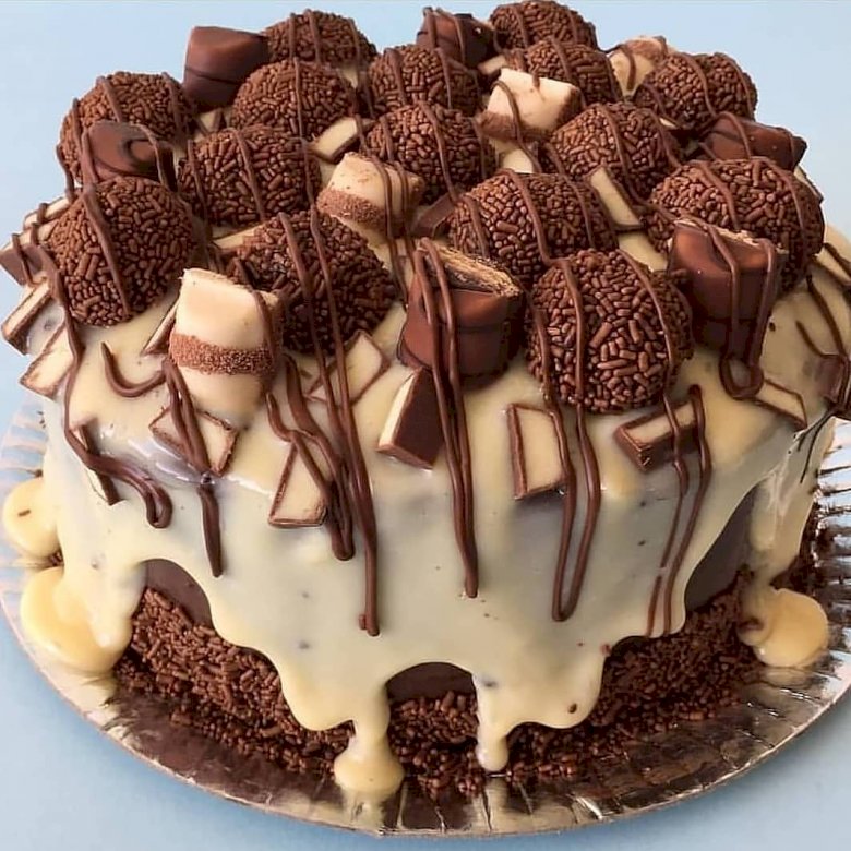 CAKE.  CHOCOLATE. FERRARO ROCHER puzzle