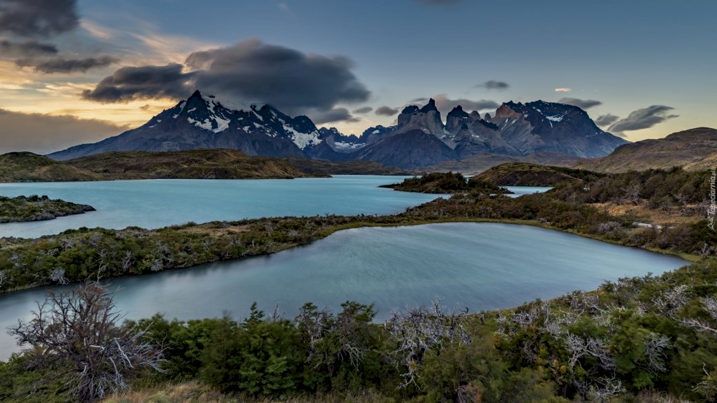 Krajobraz gór i jeziora puzzle online