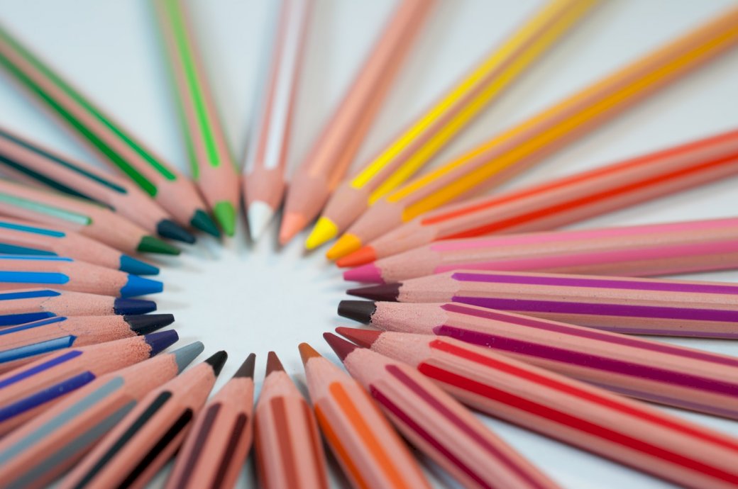 Colourful pencils puzzle online