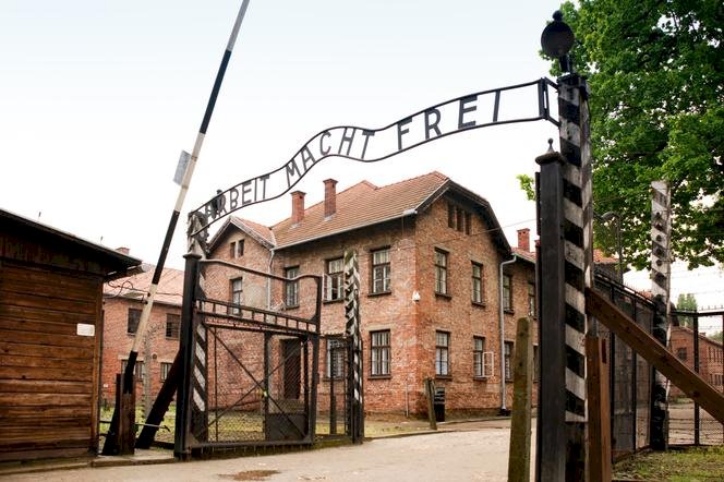Obóz Auschwitz puzzle online