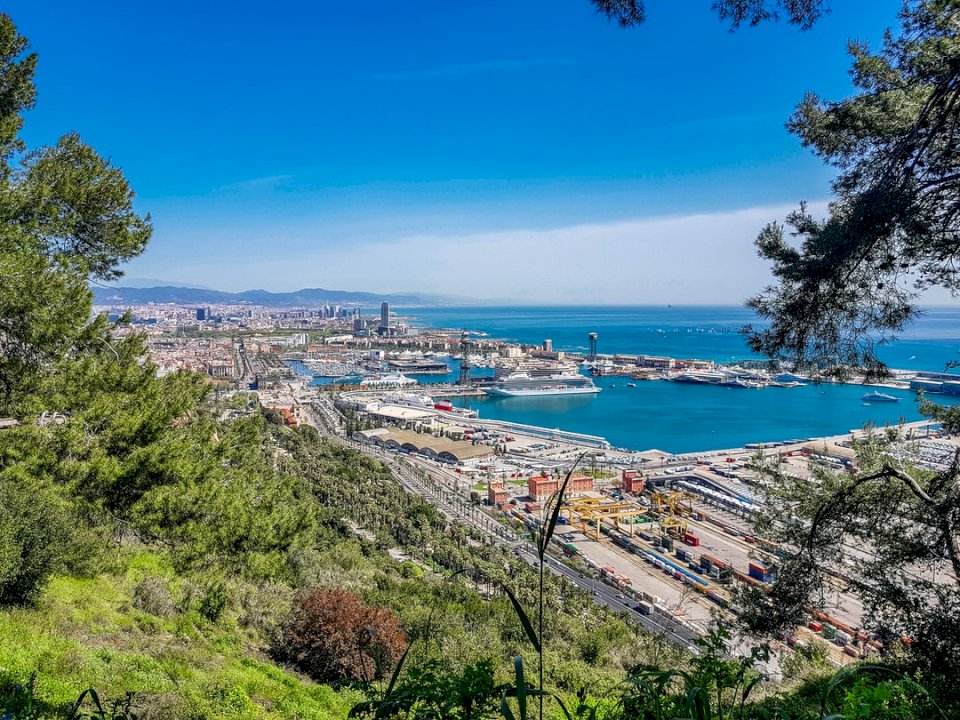 Barcelona Plaża i port puzzle online