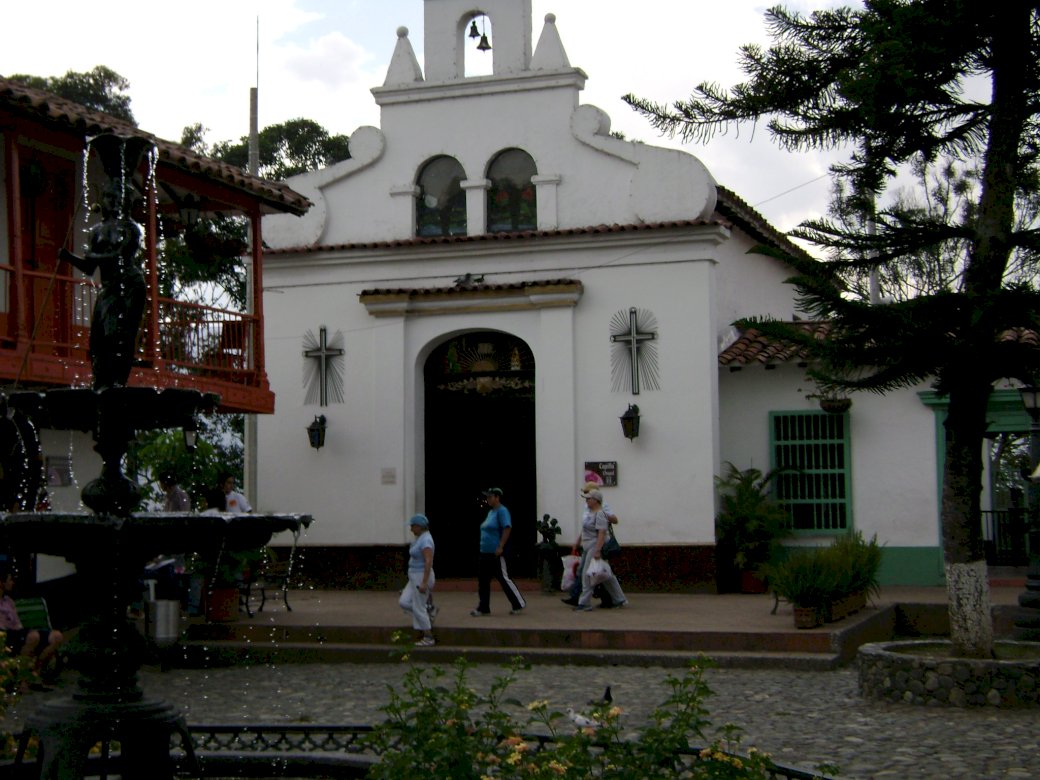 Kościół Pueblito Paisa w Medellin, Kolumbia puzzle online