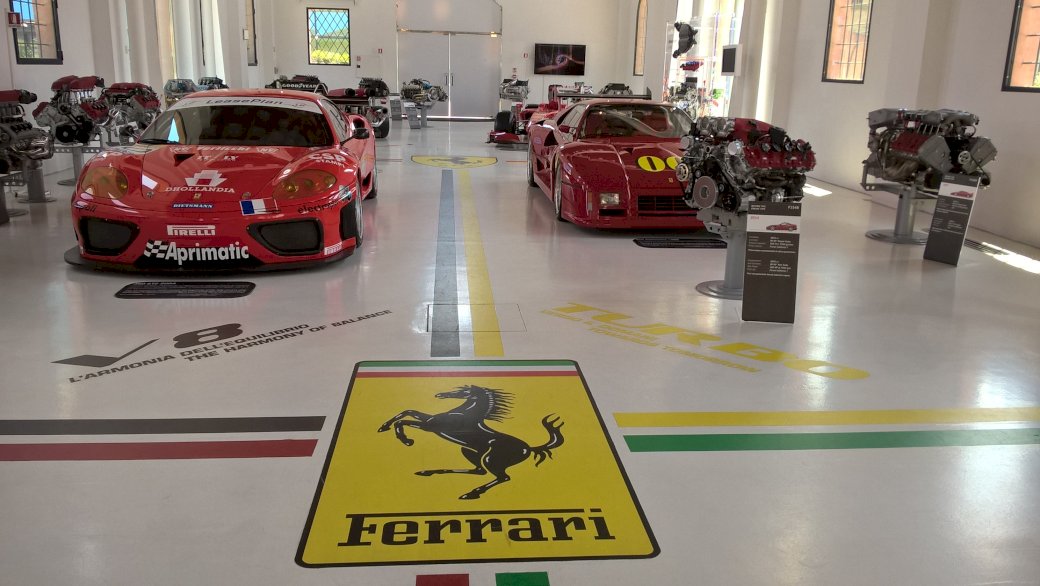 Samochody Ferrari puzzle online