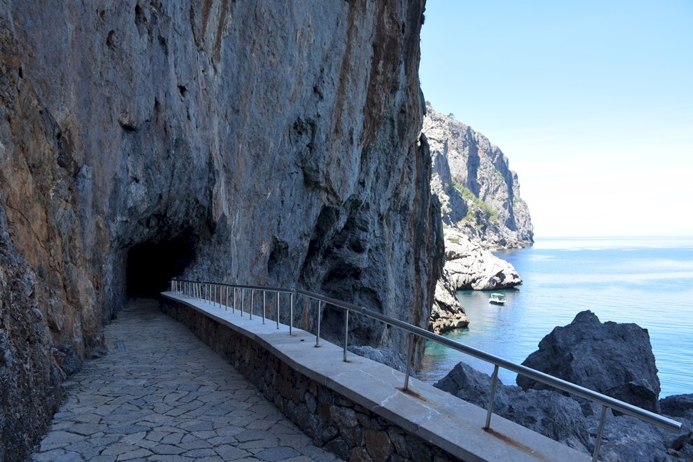 tunel w Sa Calobra na Majorce puzzle online