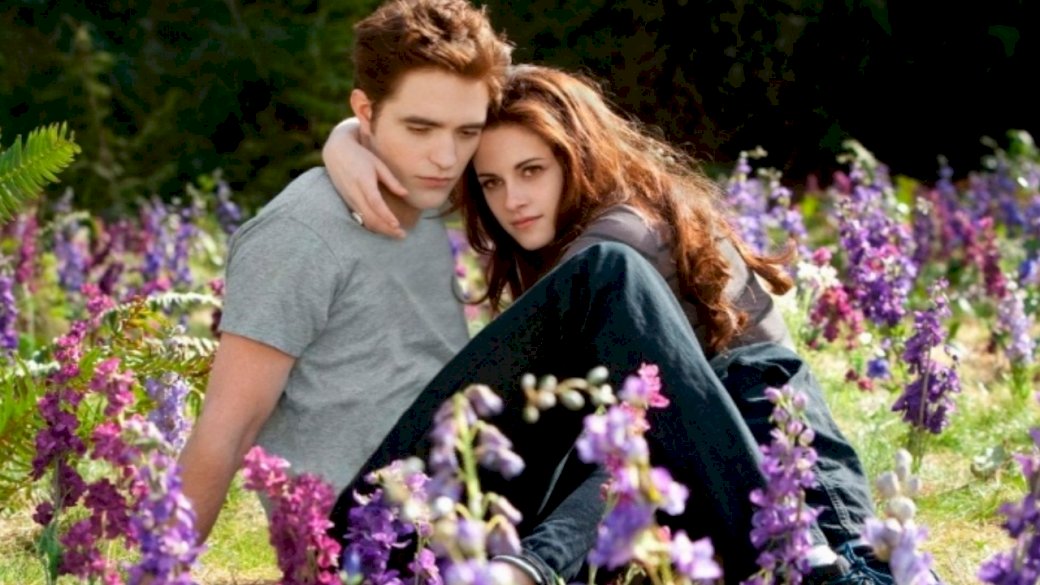 Bella i Edward na łące kwiatów puzzle online
