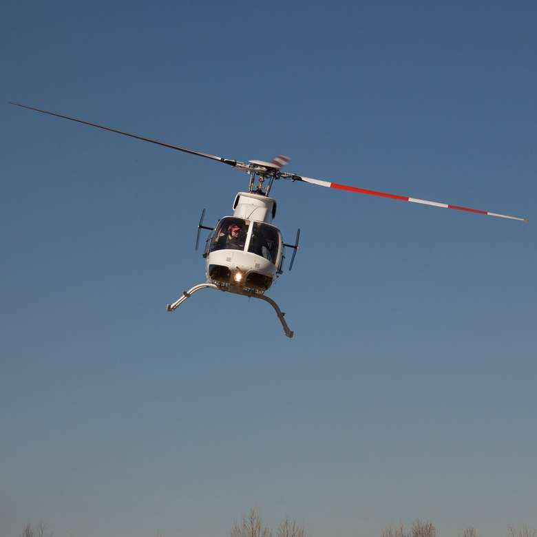 helikopter w powietrzu w ciągu dnia puzzle online