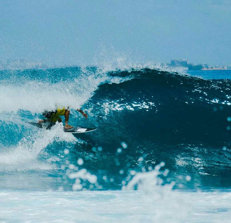 Surfing na Malediwach puzzle online