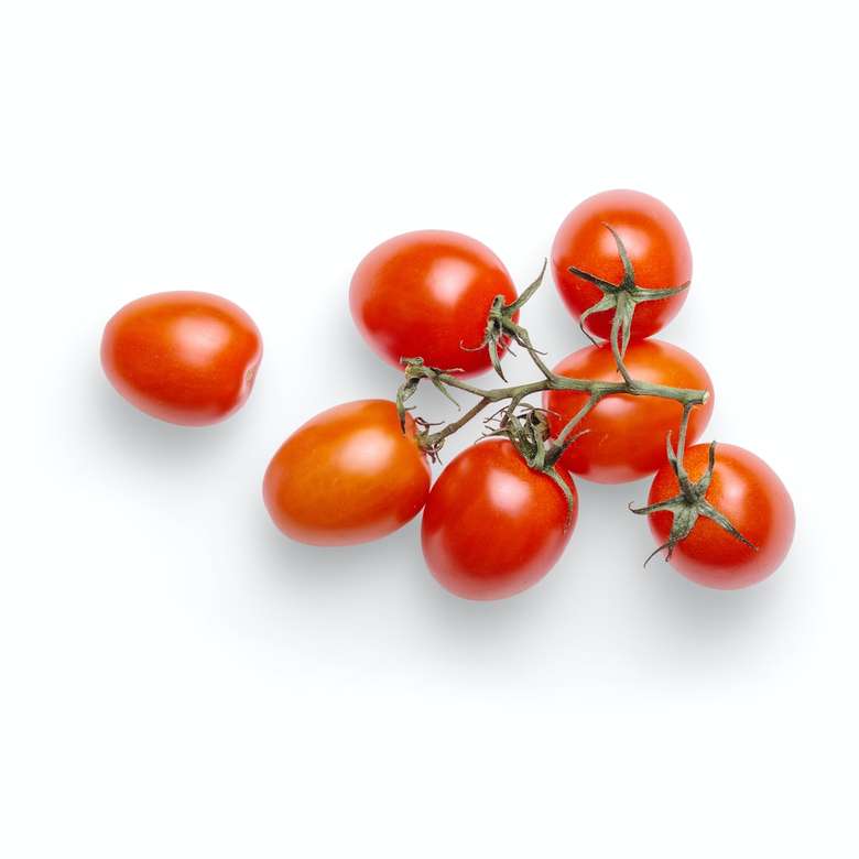 czerwone pomidory na białej powierzchni puzzle online