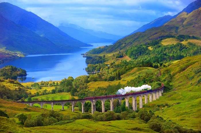 Wiadukt Kolejowy  I Pociąg W Górach ,Szkocja puzzle online