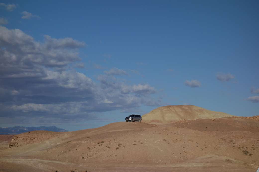 Samochód na pustyni puzzle online