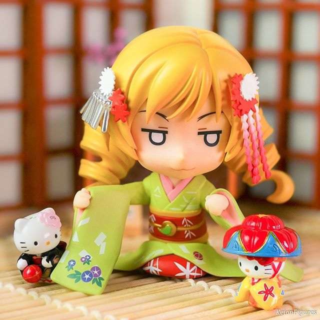 Nnendoroid i jego Hello Kitty puzzle online