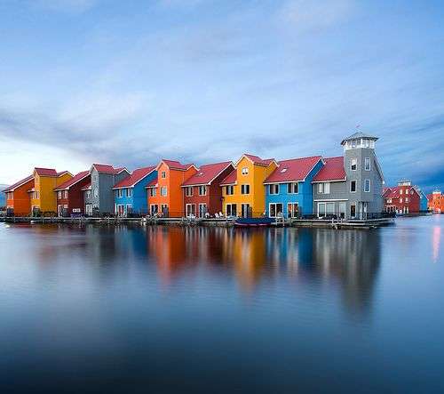 kolorowe domy na wodzie puzzle online
