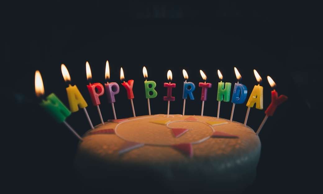 Tort urodzinowy ze świecami puzzle online