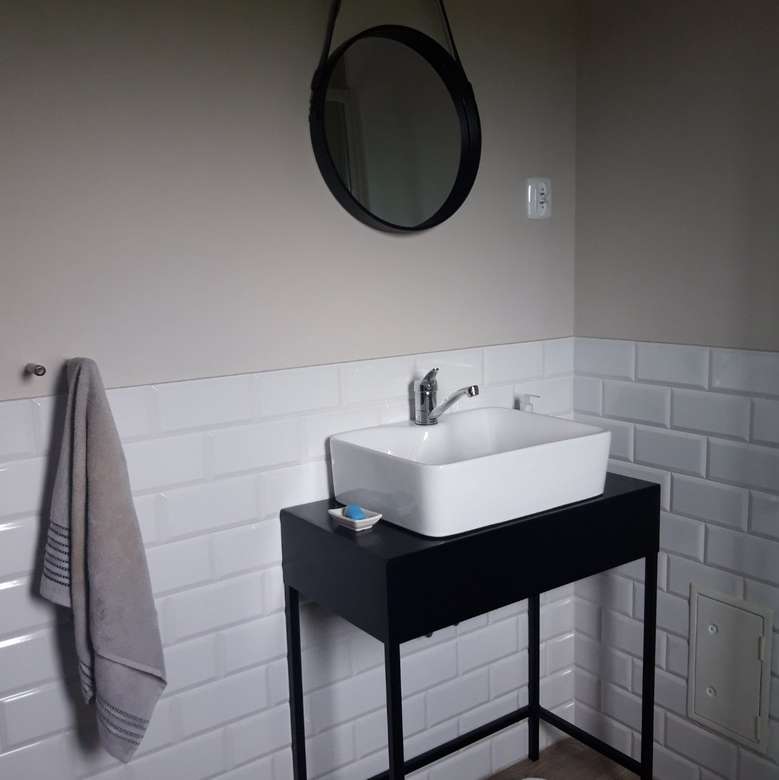 dwukolorowe wnętrze łazienki puzzle online
