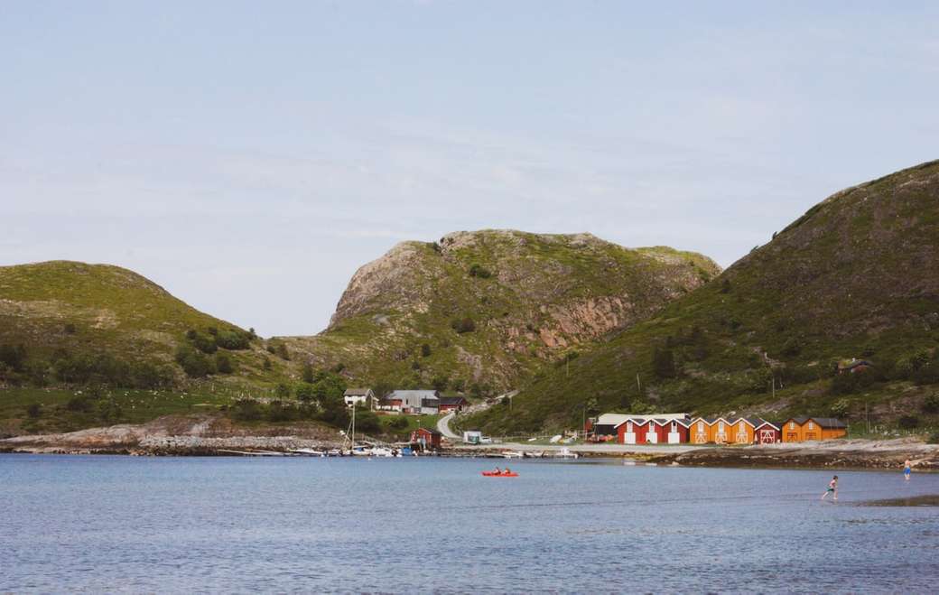 relaksujące letnie klimaty w pięknym miejscu Stokkøya w Norwegii. puzzle online