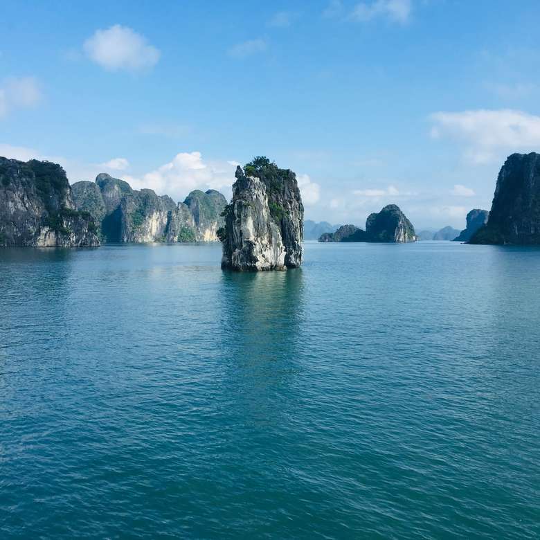 Na łodzi w zatoce Lan Ha, Wietnam. puzzle online