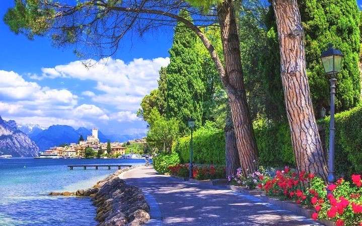 Promenada Nad Jeziorem Garda. puzzle online