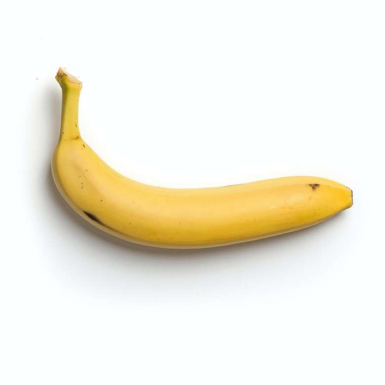 żółty banan na białym tle puzzle online