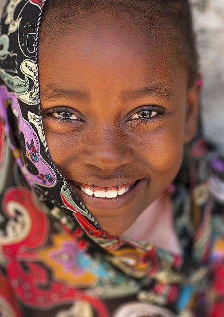 Portret śliczna dziewczyna w Lamu, Kenja puzzle online