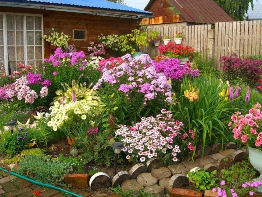 ogród z kwiatami puzzle online