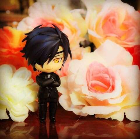 Mitsutada in the middle of the roses online puzzle