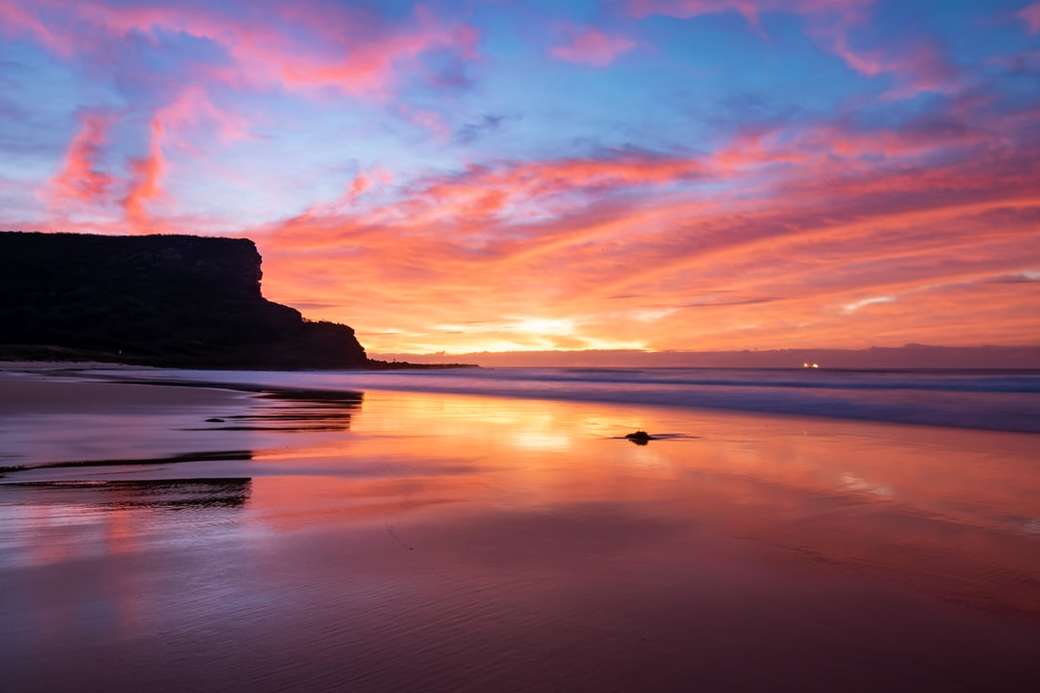 Niesamowity wschód słońca na plaży Garie puzzle online